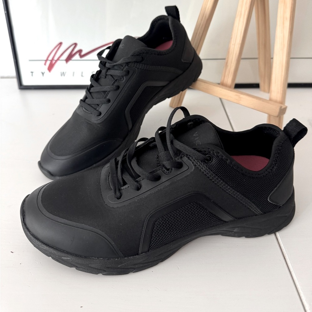 Vionic Brisk Maya Black Walking Comfort Sneakers Orthotic shoes Size 8